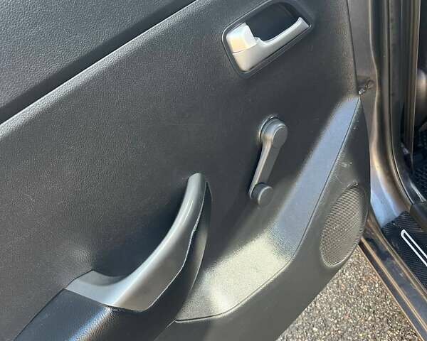 Серый Киа Рио, объемом двигателя 1.4 л и пробегом 190 тыс. км за 7000 $, фото 13 на Automoto.ua