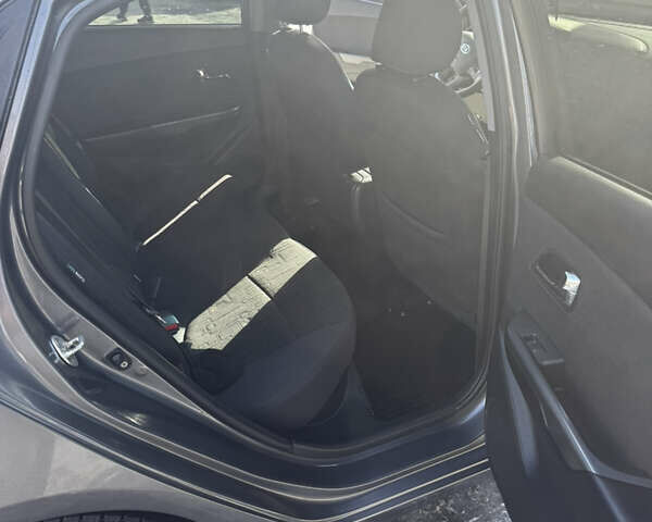 Серый Киа Рио, объемом двигателя 1.59 л и пробегом 275 тыс. км за 7000 $, фото 11 на Automoto.ua