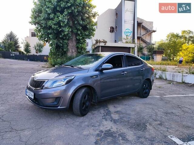 Серый Киа Рио, объемом двигателя 1.4 л и пробегом 225 тыс. км за 5200 $, фото 1 на Automoto.ua