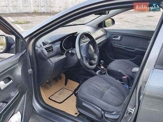 Серый Киа Рио, объемом двигателя 1.4 л и пробегом 225 тыс. км за 5200 $, фото 14 на Automoto.ua