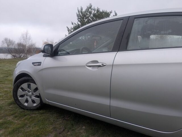 Серый Киа Рио, объемом двигателя 1.4 л и пробегом 167 тыс. км за 6200 $, фото 3 на Automoto.ua