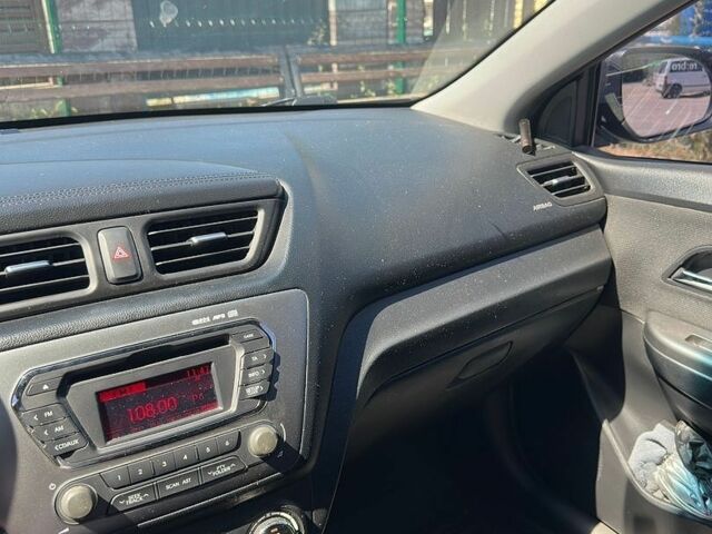 Сірий Кіа Ріо, об'ємом двигуна 1.59 л та пробігом 145 тис. км за 8000 $, фото 9 на Automoto.ua