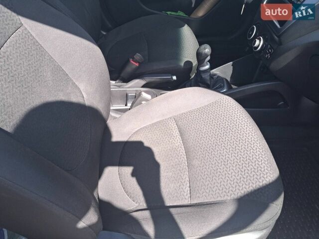 Серый Киа Рио, объемом двигателя 1.4 л и пробегом 128 тыс. км за 6850 $, фото 9 на Automoto.ua