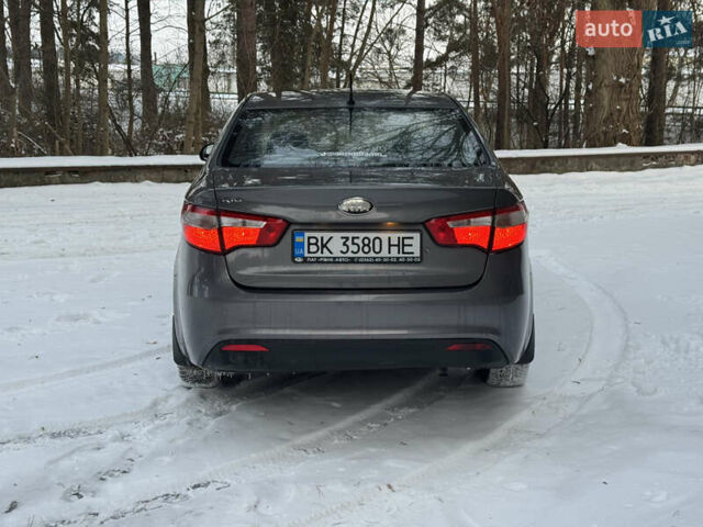 Серый Киа Рио, объемом двигателя 1.4 л и пробегом 260 тыс. км за 7799 $, фото 3 на Automoto.ua