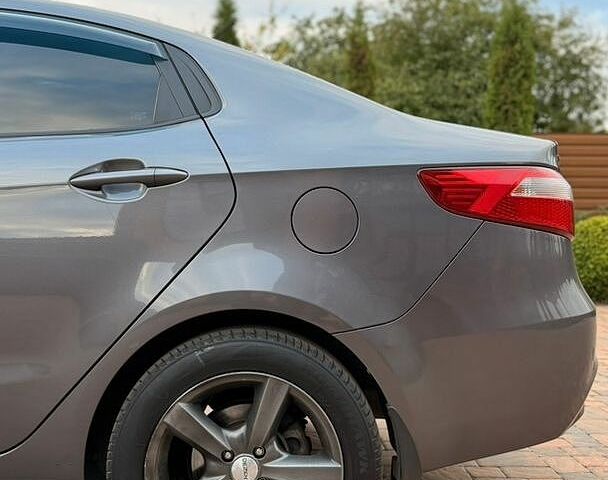 Серый Киа Рио, объемом двигателя 1.4 л и пробегом 91 тыс. км за 8450 $, фото 7 на Automoto.ua