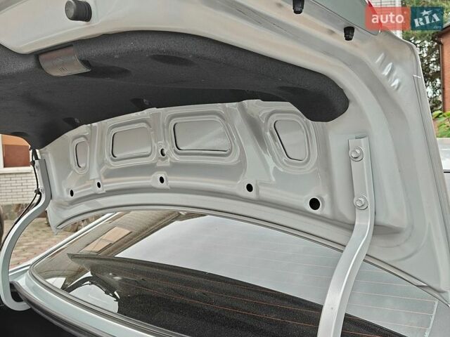 Серый Киа Рио, объемом двигателя 1.6 л и пробегом 130 тыс. км за 8000 $, фото 1 на Automoto.ua