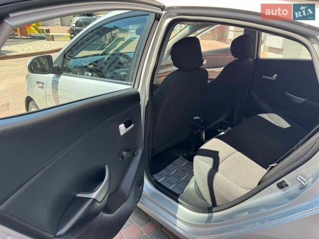 Сірий Кіа Ріо, об'ємом двигуна 1.4 л та пробігом 113 тис. км за 8350 $, фото 153 на Automoto.ua