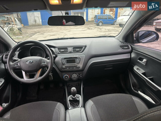 Серый Киа Рио, объемом двигателя 1.4 л и пробегом 43 тыс. км за 10500 $, фото 16 на Automoto.ua