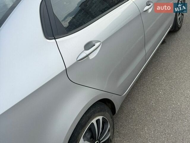 Серый Киа Рио, объемом двигателя 1.4 л и пробегом 100 тыс. км за 7500 $, фото 5 на Automoto.ua