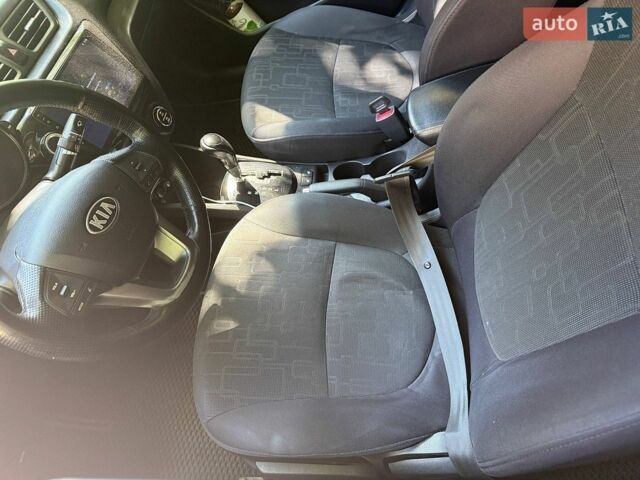 Серый Киа Рио, объемом двигателя 1.59 л и пробегом 258 тыс. км за 5600 $, фото 4 на Automoto.ua