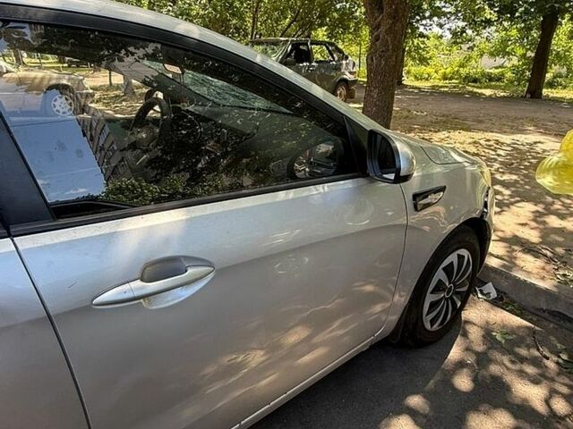 Серый Киа Рио, объемом двигателя 1.4 л и пробегом 175 тыс. км за 3000 $, фото 6 на Automoto.ua