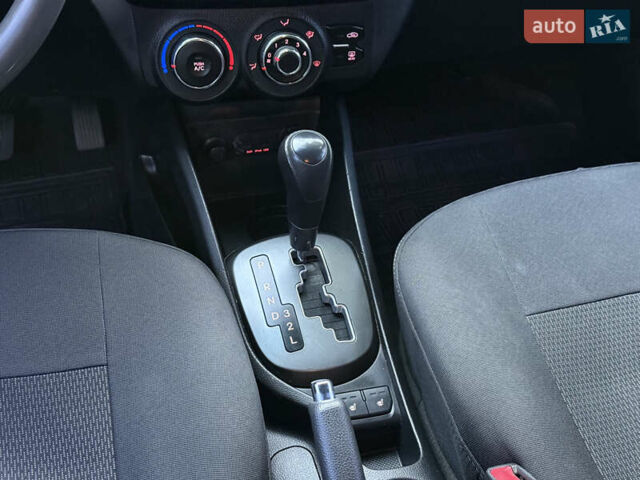 Серый Киа Рио, объемом двигателя 1.59 л и пробегом 254 тыс. км за 8499 $, фото 32 на Automoto.ua