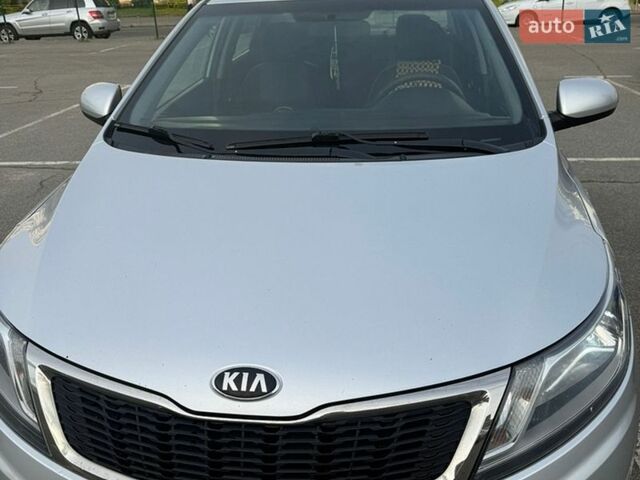 Серый Киа Рио, объемом двигателя 1.4 л и пробегом 100 тыс. км за 7500 $, фото 1 на Automoto.ua