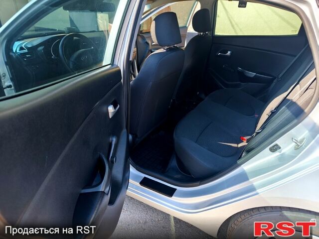 Серый Киа Рио, объемом двигателя 1.4 л и пробегом 172 тыс. км за 9200 $, фото 7 на Automoto.ua