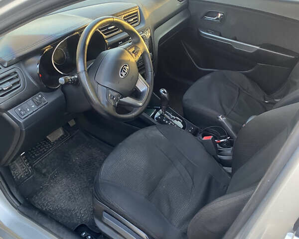 Серый Киа Рио, объемом двигателя 1.6 л и пробегом 176 тыс. км за 8200 $, фото 4 на Automoto.ua