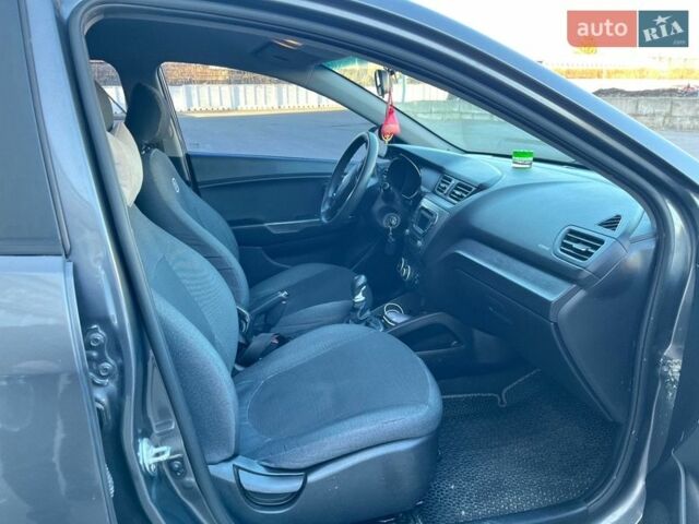 Серый Киа Рио, объемом двигателя 1.4 л и пробегом 168 тыс. км за 7500 $, фото 7 на Automoto.ua
