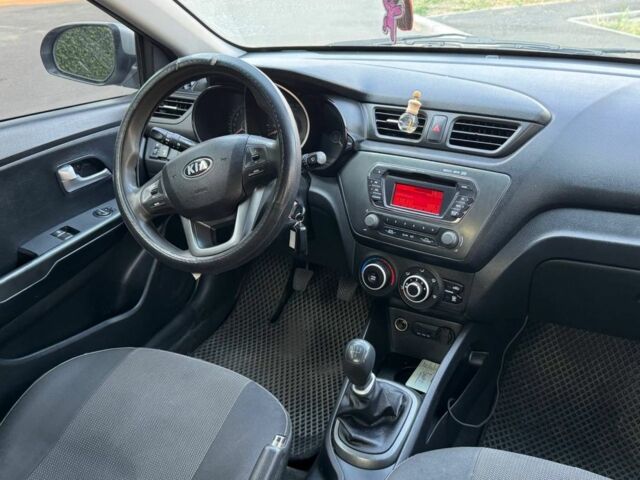 Серый Киа Рио, объемом двигателя 1.4 л и пробегом 230 тыс. км за 5806 $, фото 2 на Automoto.ua