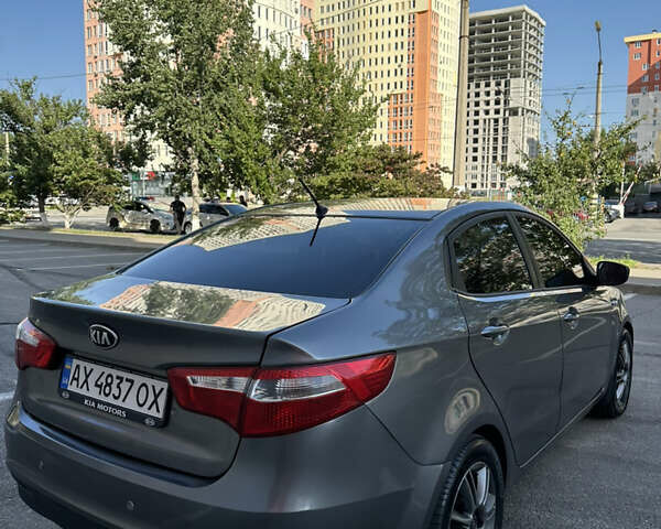 Серый Киа Рио, объемом двигателя 1.4 л и пробегом 137 тыс. км за 8300 $, фото 5 на Automoto.ua