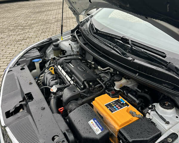 Серый Киа Рио, объемом двигателя 1.4 л и пробегом 191 тыс. км за 6400 $, фото 4 на Automoto.ua