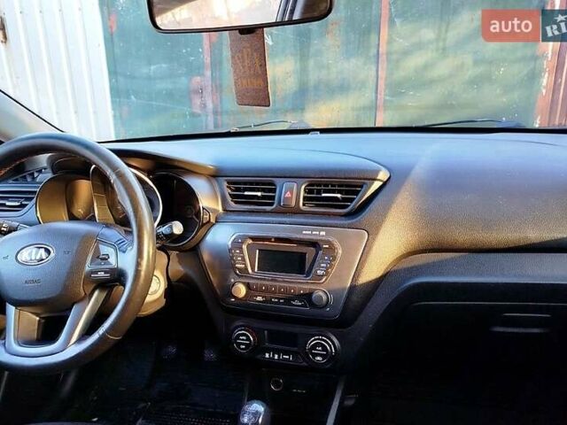Серый Киа Рио, объемом двигателя 1.4 л и пробегом 25 тыс. км за 5500 $, фото 6 на Automoto.ua
