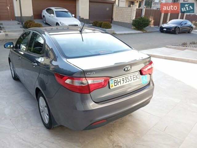 Серый Киа Рио, объемом двигателя 1.59 л и пробегом 42 тыс. км за 12000 $, фото 4 на Automoto.ua