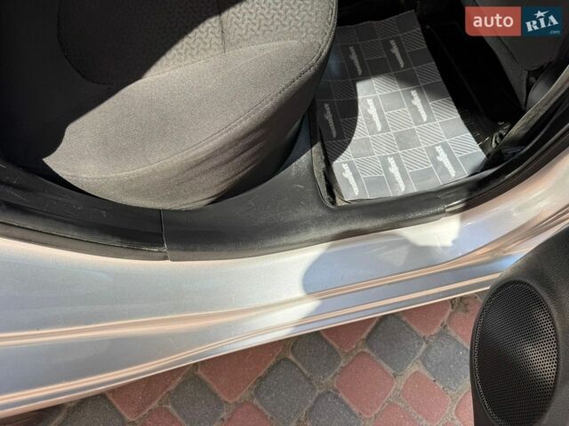 Сірий Кіа Ріо, об'ємом двигуна 1.4 л та пробігом 113 тис. км за 8350 $, фото 169 на Automoto.ua