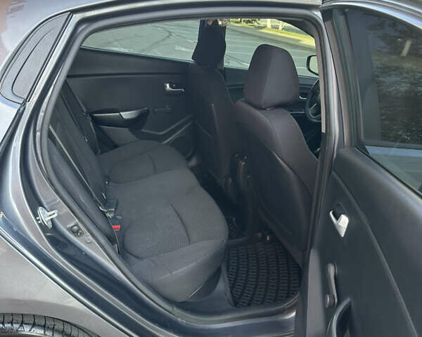 Серый Киа Рио, объемом двигателя 1.4 л и пробегом 137 тыс. км за 8300 $, фото 7 на Automoto.ua