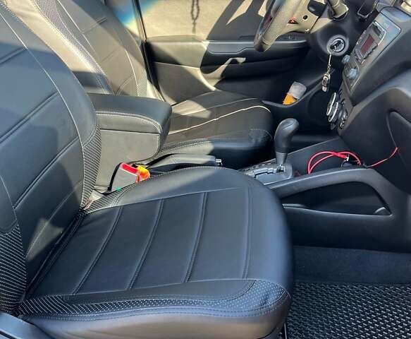 Серый Киа Рио, объемом двигателя 1.4 л и пробегом 73 тыс. км за 9500 $, фото 6 на Automoto.ua