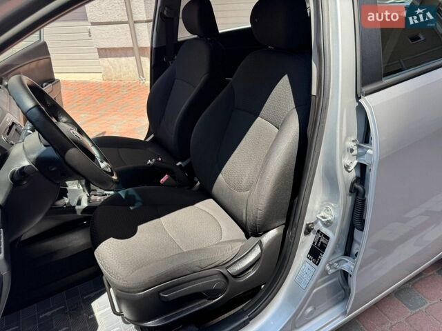 Сірий Кіа Ріо, об'ємом двигуна 1.4 л та пробігом 113 тис. км за 8350 $, фото 99 на Automoto.ua