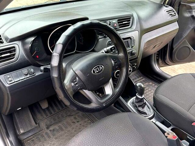 Сірий Кіа Ріо, об'ємом двигуна 1.4 л та пробігом 121 тис. км за 7500 $, фото 6 на Automoto.ua