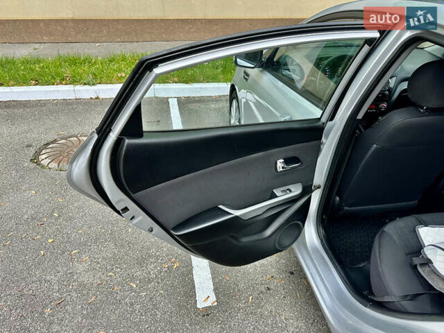 Серый Киа Рио, объемом двигателя 1.6 л и пробегом 168 тыс. км за 7800 $, фото 20 на Automoto.ua