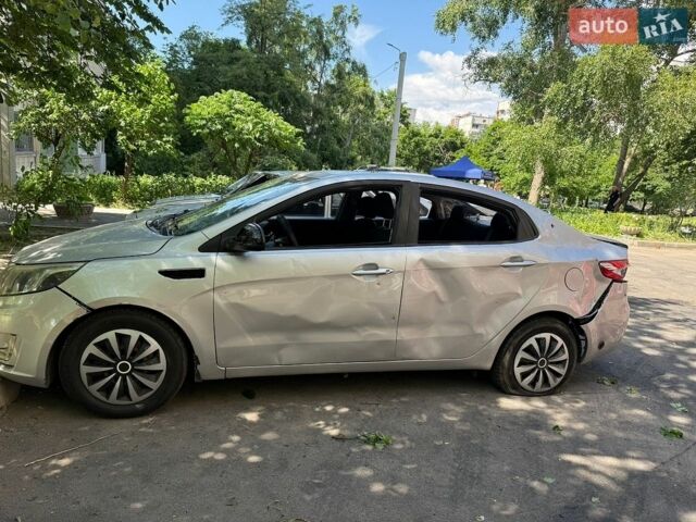 Серый Киа Рио, объемом двигателя 1.4 л и пробегом 175 тыс. км за 3000 $, фото 4 на Automoto.ua