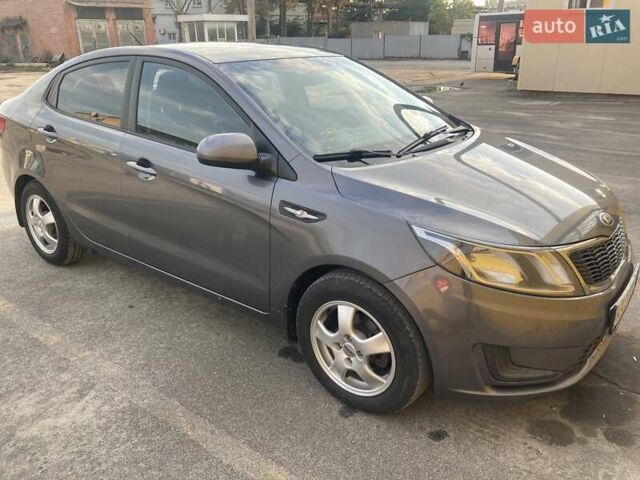 Серый Киа Рио, объемом двигателя 1.4 л и пробегом 181 тыс. км за 7000 $, фото 1 на Automoto.ua
