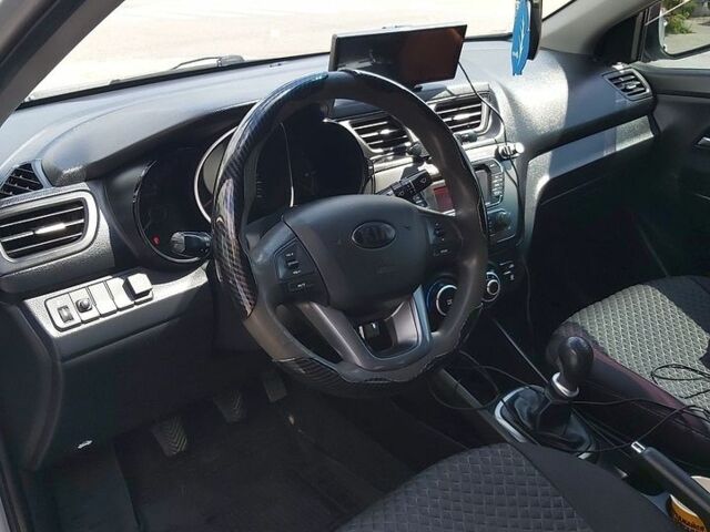 Серый Киа Рио, объемом двигателя 1.4 л и пробегом 319 тыс. км за 5800 $, фото 3 на Automoto.ua