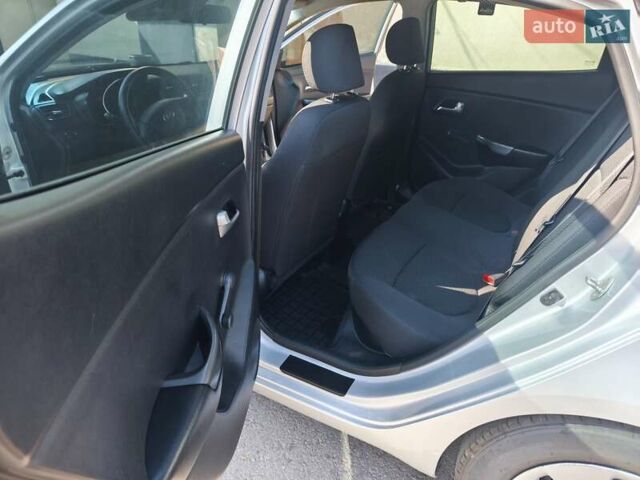 Серый Киа Рио, объемом двигателя 1.4 л и пробегом 172 тыс. км за 9200 $, фото 20 на Automoto.ua