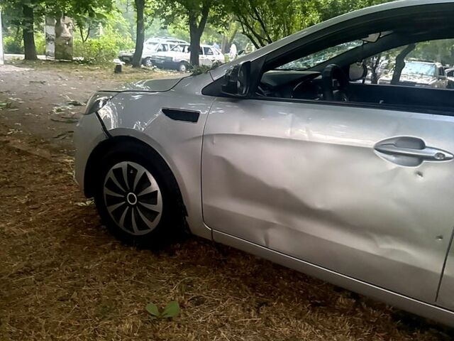 Сірий Кіа Ріо, об'ємом двигуна 1.4 л та пробігом 175 тис. км за 3200 $, фото 6 на Automoto.ua