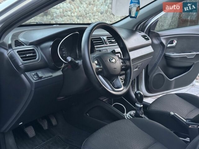 Сірий Кіа Ріо, об'ємом двигуна 1.4 л та пробігом 262 тис. км за 5300 $, фото 7 на Automoto.ua