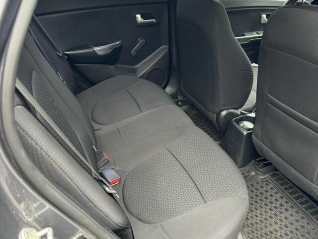 Сірий Кіа Ріо, об'ємом двигуна 1.4 л та пробігом 121 тис. км за 7500 $, фото 6 на Automoto.ua