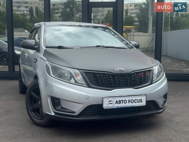 Серый Киа Рио, объемом двигателя 1.4 л и пробегом 319 тыс. км за 6490 $, фото 1 на Automoto.ua