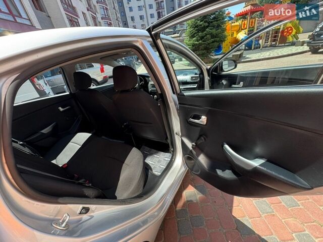 Сірий Кіа Ріо, об'ємом двигуна 1.4 л та пробігом 113 тис. км за 8350 $, фото 171 на Automoto.ua