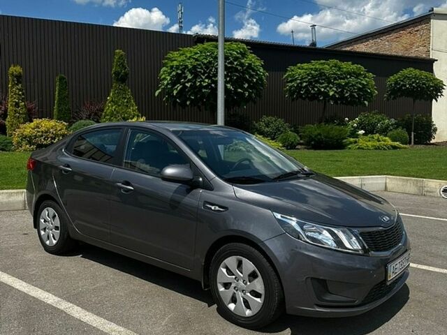 Серый Киа Рио, объемом двигателя 1.4 л и пробегом 30 тыс. км за 9900 $, фото 3 на Automoto.ua