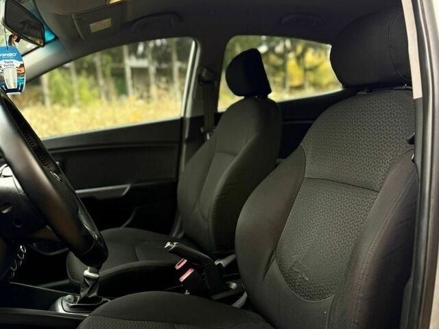 Серый Киа Рио, объемом двигателя 1.4 л и пробегом 262 тыс. км за 5650 $, фото 8 на Automoto.ua
