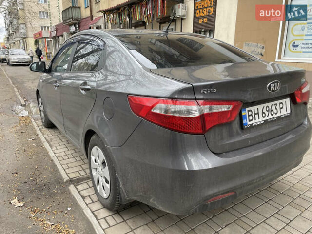 Серый Киа Рио, объемом двигателя 1.59 л и пробегом 165 тыс. км за 8000 $, фото 4 на Automoto.ua