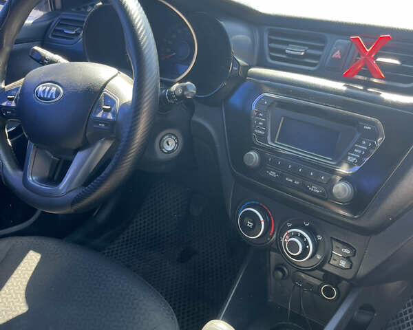 Серый Киа Рио, объемом двигателя 1.4 л и пробегом 203 тыс. км за 6500 $, фото 11 на Automoto.ua