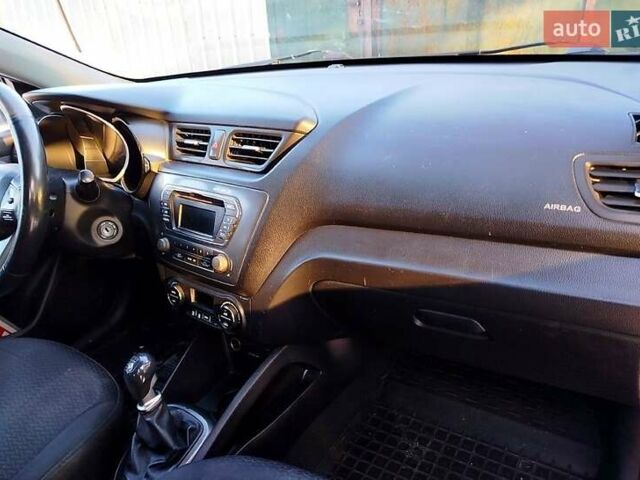 Серый Киа Рио, объемом двигателя 1.4 л и пробегом 25 тыс. км за 5500 $, фото 4 на Automoto.ua
