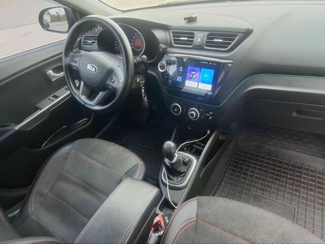 Серый Киа Рио, объемом двигателя 1.4 л и пробегом 125 тыс. км за 7500 $, фото 4 на Automoto.ua