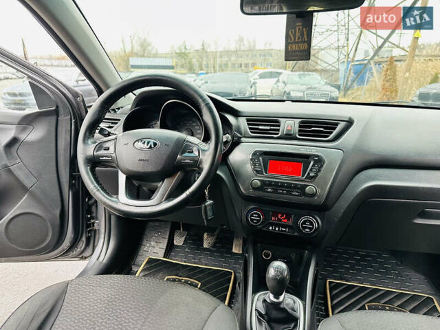 Серый Киа Рио, объемом двигателя 1.4 л и пробегом 245 тыс. км за 5900 $, фото 19 на Automoto.ua