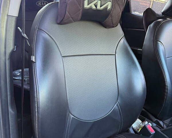 Серый Киа Рио, объемом двигателя 1.4 л и пробегом 223 тыс. км за 7399 $, фото 29 на Automoto.ua