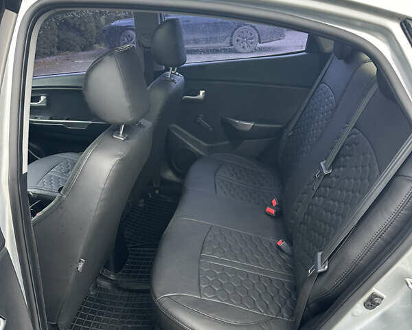 Серый Киа Рио, объемом двигателя 1.4 л и пробегом 191 тыс. км за 6400 $, фото 16 на Automoto.ua