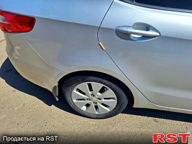 Серый Киа Рио, объемом двигателя 1.6 л и пробегом 157 тыс. км за 8500 $, фото 3 на Automoto.ua